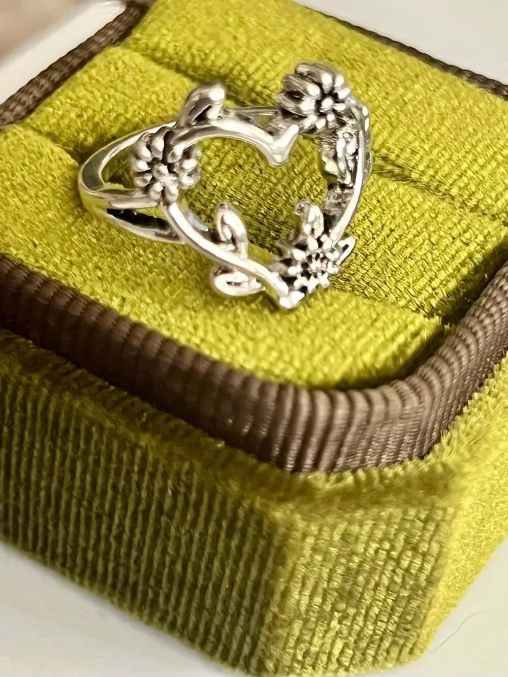Flowering Vines Heart Ring Titanium Steel Silver Statement Ring Size 7